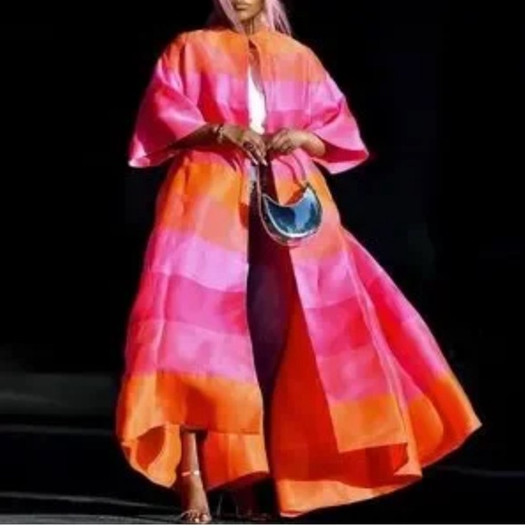 Cape - Picture 2 of 5